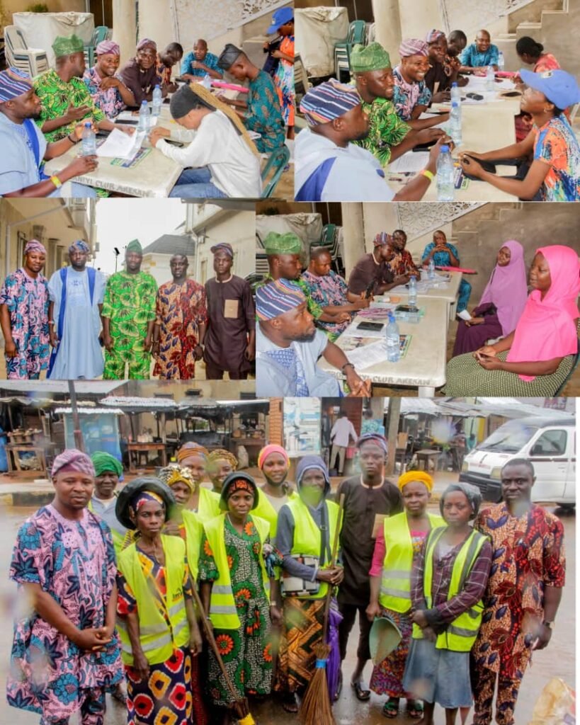 ‎ENGR. AYYUB, LAGOS BASED PHILANTHROPIST PAID BURSARY TO UNDERGRADUATES, PLACED STREET SWEEPERS ON SALARY